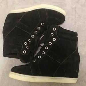 Black wedged sneakers